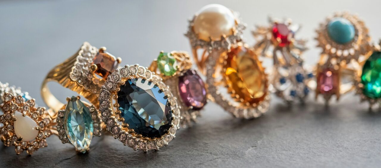 Bijoux Vintage ou Contemporains : Comprendre Leur Valeur